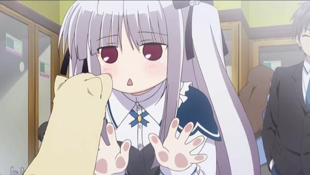 什么动漫女主白发紫眼