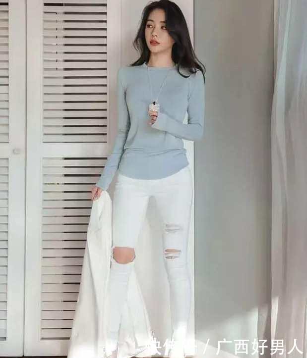 优雅|修身牛仔裤:前卫时尚的美女,映衬女性的优雅气质!