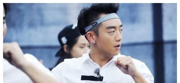 路透社|跑男首期未播撕名牌，苗苗被李晨拐跑？孤獨鄭愷公交追妻