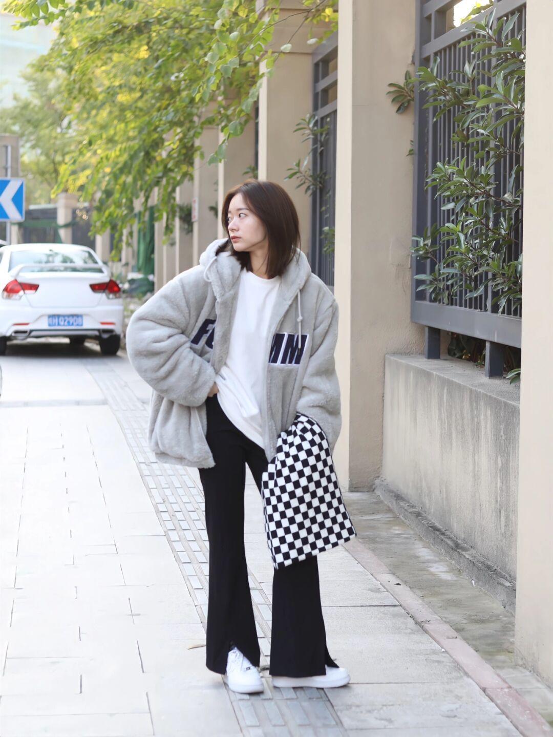 驼色|今年冬季火了种单品,叫“羊羔毛外套”,舒适潮流可以照着穿