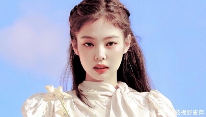 连淮伟粉籍曝光：只关注Jennie账号，LISA的表情耐人寻味