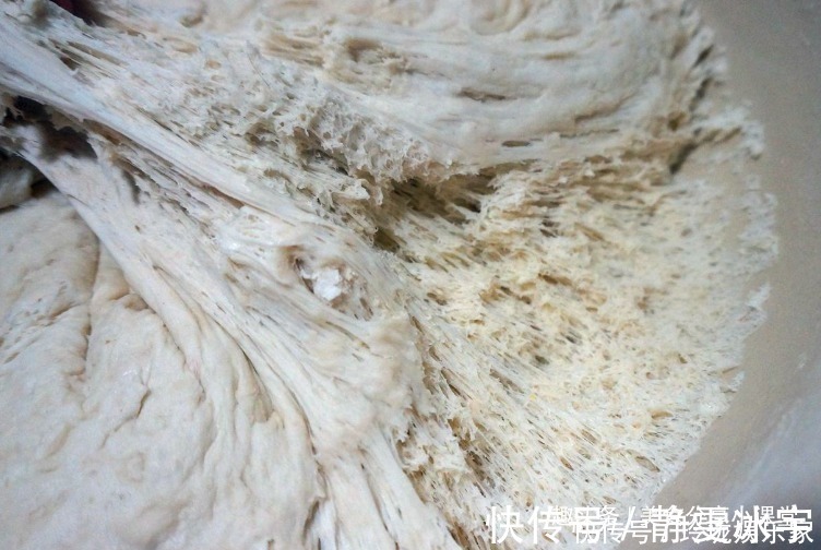 过年了，爱吃包子的有福了，学会此种方法，包子又香又软还不塌陷