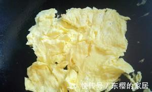 家常开胃菜谱，茄汁海鲜菇滑蛋，做法简单，美味下饭，吃不够