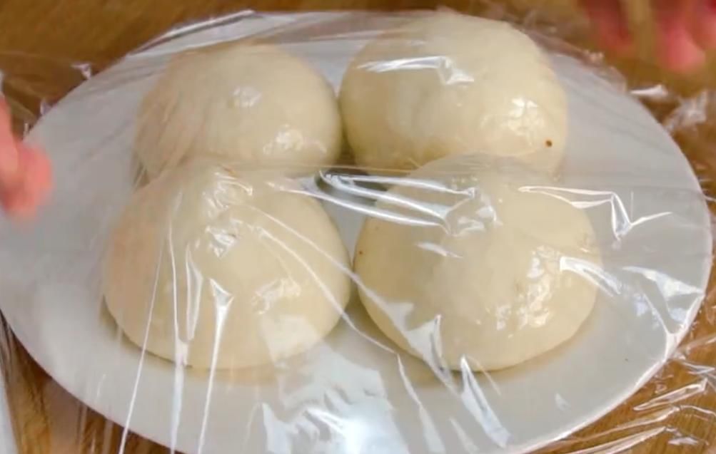 葱花饼|经典美食“葱花饼”,葱香四溢,酥脆可口,好吃到停不下来