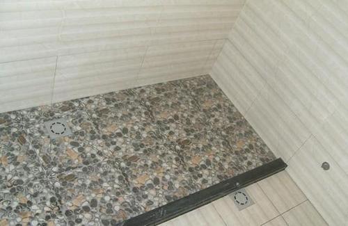 卫生间|越来越多人卫生间装修不贴瓷砖了,不得不夸聪明,懊悔察觉太晚了