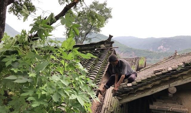 瓦片|俗话说“屋内添瓦,房倒屋塌”,为何不能在屋内添瓦