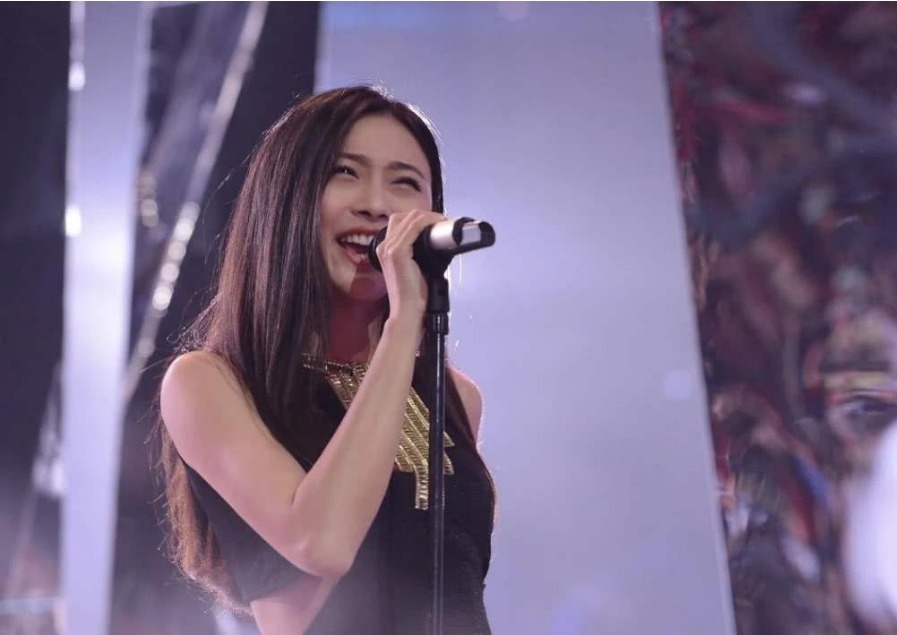 她欺瞞丈夫上《中國(guó)好聲音》,走紅后稱單身,下臺(tái)轉(zhuǎn)身就離婚