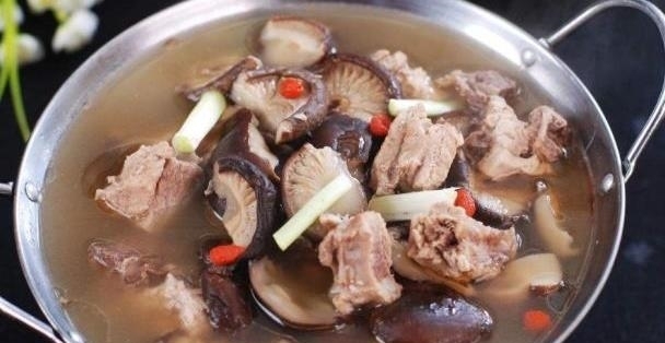 干香菇和鲜香菇究竟有何区别?听听专家怎么说,别再被商贩误导!