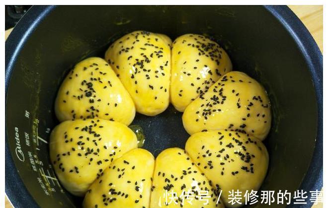 黑芝麻|电饭煲烤面包,不用一滴水,不用打发,口感细腻柔软,比买的还香