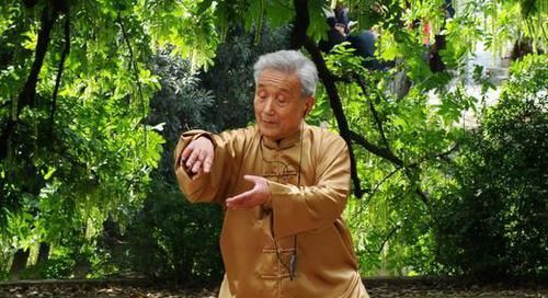 寒冬腊月，学会一吃、二喝、三睡、四动，养对一天健康一年