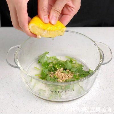 零色素|这道虾仁魔芋结，每天吃都吃不够