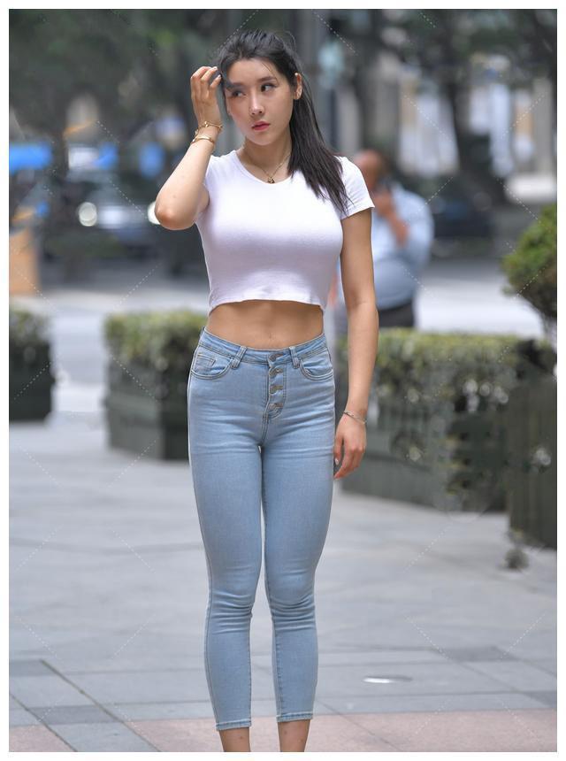 女生|有了牛仔裤, 普通女生也能穿出“美人感”, 秀出时尚又上镜的造型