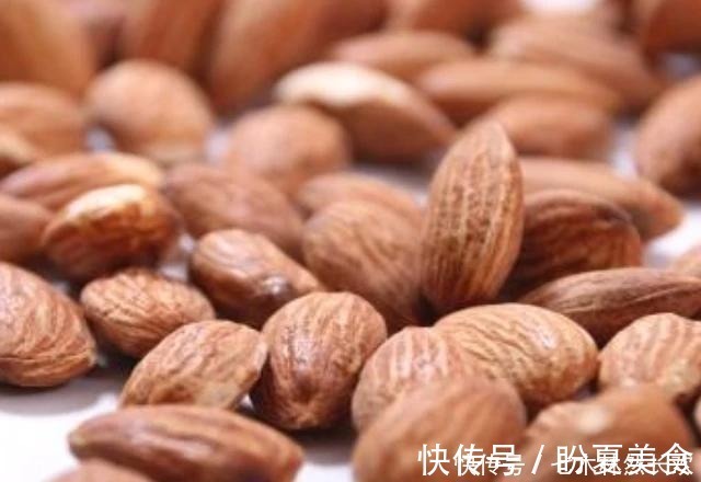 坚果|孕妈在孕期,4种“零食”平时要舍得多吃,对胎儿的发育有好处