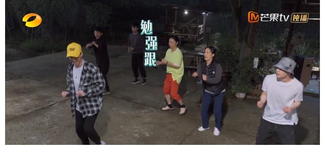 真实|张子枫的真实:融不进去就玩自己的,管你是那英还是梁静