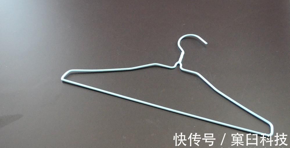 衣架|衣架上缠几圈胶带, 这个作用太厉害了, 解决了很多家庭的烦恼