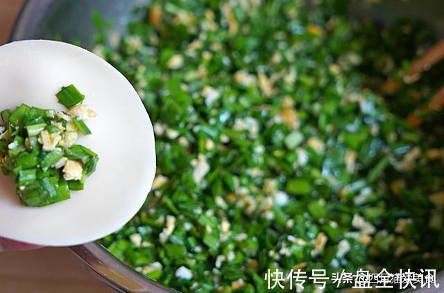 包饺子还是素馅更香,闻着就流口水,吃一次5块钱,给肉都不换