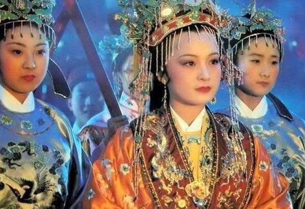 赫赫的|元妃省亲贾府流金淌银之盛,贾元春的丈夫是历史上威名赫赫的君主