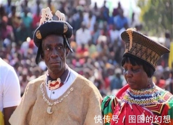 新王&非洲一部落，16歲男子繼承酋長，同時繼承76個妻子及400多個子女