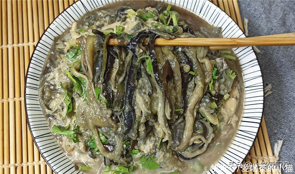 大蒜|茄子别再炒着吃了,试试这道手撕茄子,既开胃又解馋,好吃又下饭