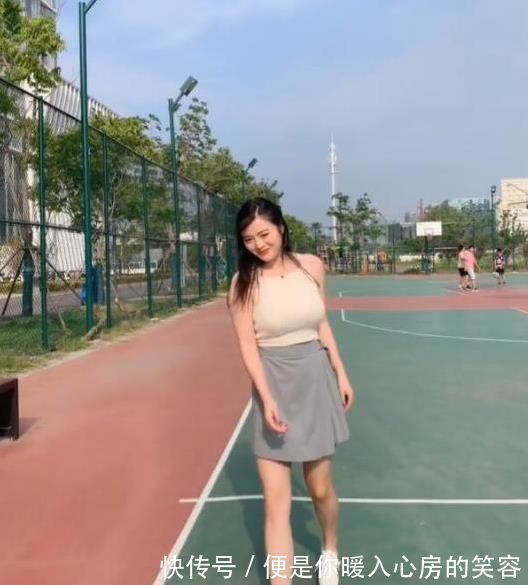 时尚|简洁时尚的小姐姐，简约却不简单，让人一见难忘