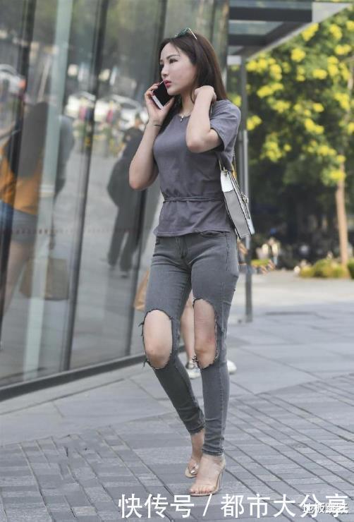 这位阿姨想必是对“破洞”牛仔裤有什么误解,腿都磨“肿”了