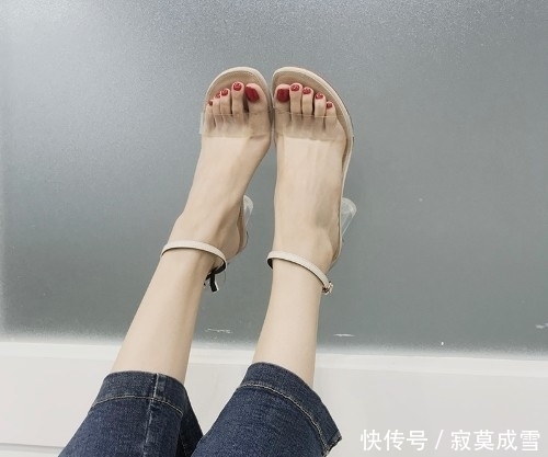 舒适|拥有一双时尚的高跟凉鞋,舒适撩人,穿起来特别美