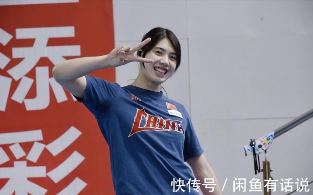 赛场|张雨霏赛场上真霸气,私底下却是隐藏的时髦精,穿小香风套裙好美