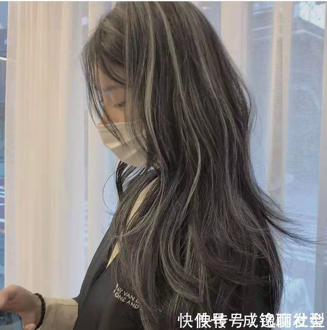 头发|还在为白发多而发愁?这些网红却专门染花白发,的确很潮的感觉