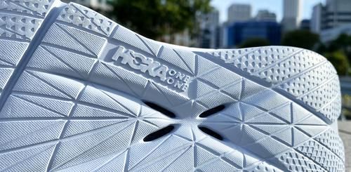 只有中底，没有大底的跑鞋，你想不到这双Hoka有多耐磨