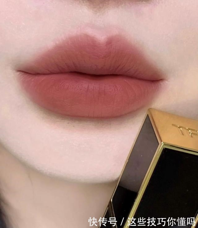 断货王 2021口红别再涂红棕色了,今年流行奶棕色,显白高级又优雅!