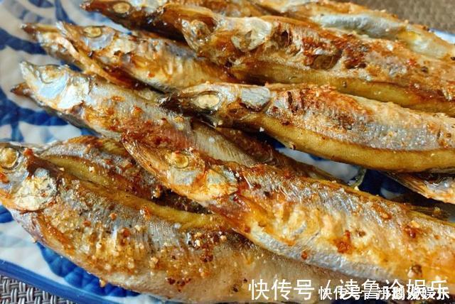 多春鱼|煎鱼时，记住2个要点，不管啥锅啥鱼，都不破皮不粘锅，鱼肉鲜嫩