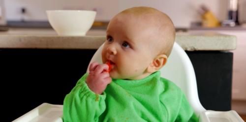 指南|7-24个月宝宝如何喂养?每天几次奶几次饭、咋安排,看看指南建议