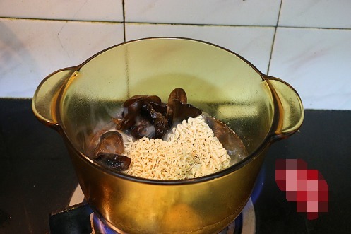 冬天就适合这样吃,煮上一锅,吃完身体也热腾腾的,真暖和