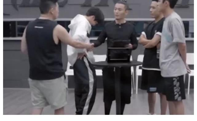 黄征|《披荆斩棘的哥哥》淘汰赛好残酷!獒犬与麦亨利晋级引发巨大争议