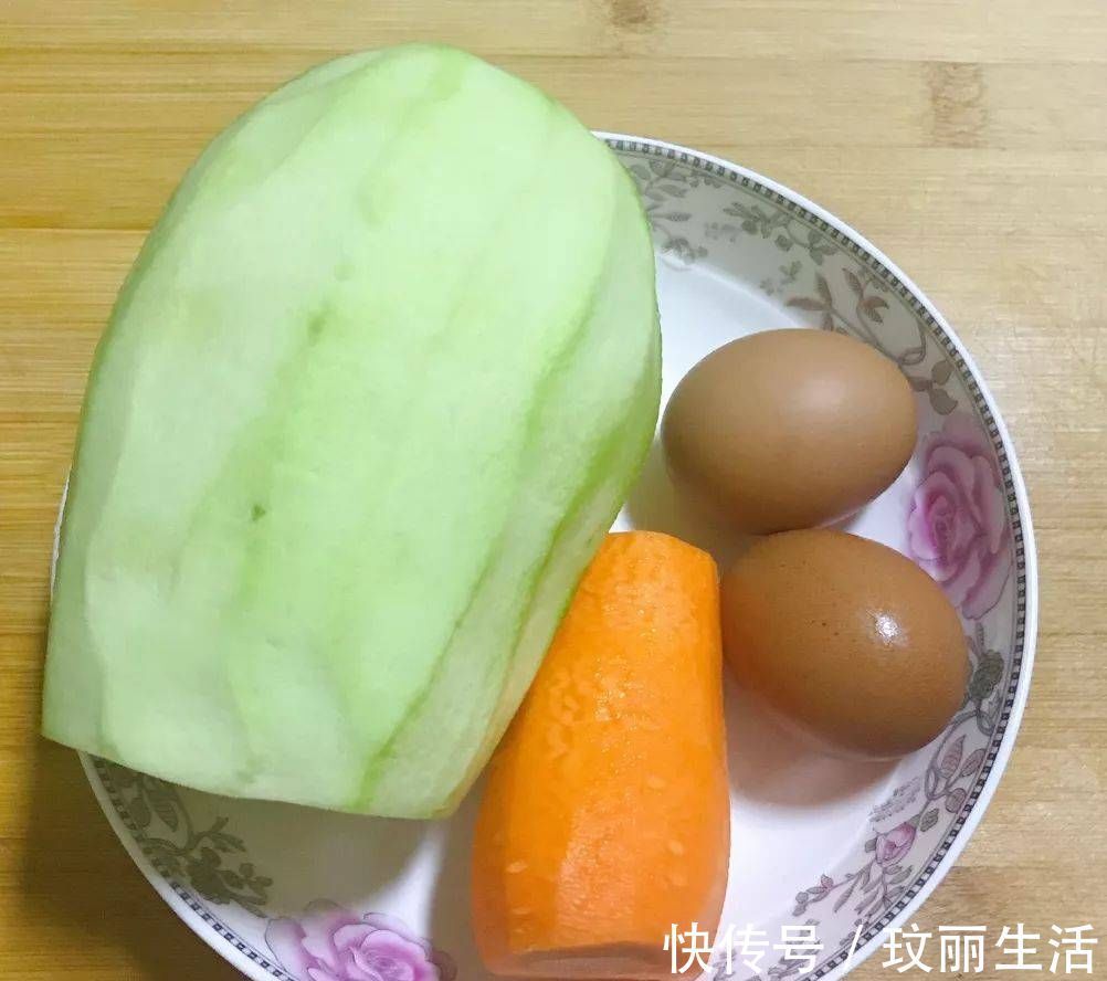 搅拌均匀|一个茄子，两个鸡蛋，不蒸，不炒，不用一滴水，一次五个不够吃