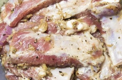 买排骨，选肉多的还是肉少的？老屠夫：不重要，看准3点就够了