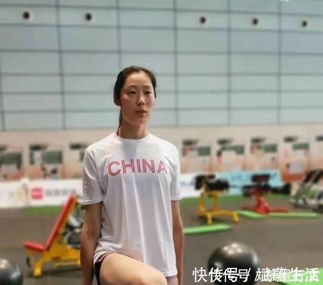 朱婷|朱婷晒最新训练照,身材饱满有型,满屏都是大长腿,肌肤雪白照人