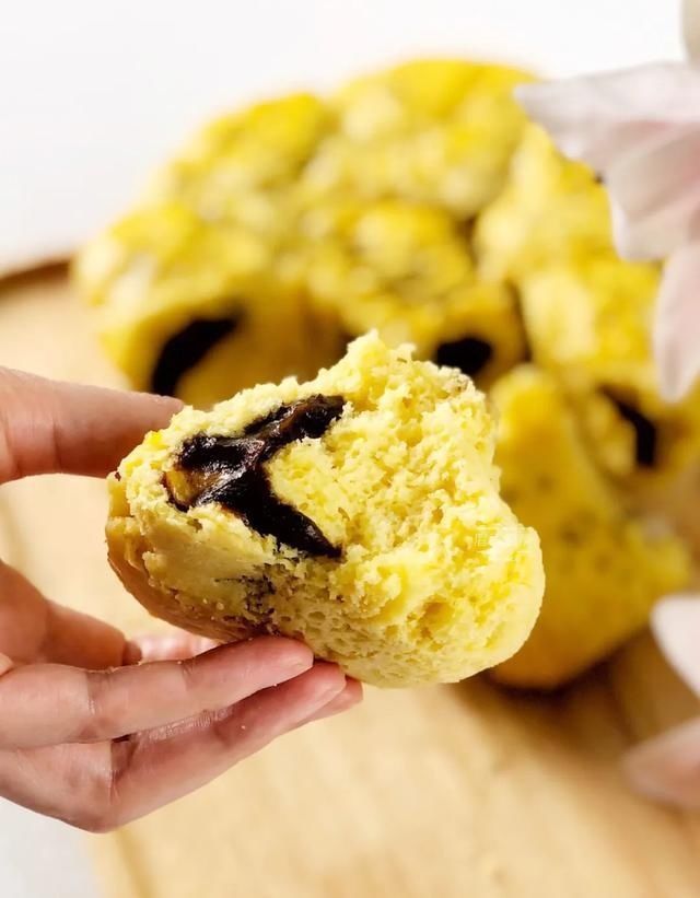 玉米这样做,比面包还好吃,不用烤箱,锅里蒸一蒸就搞定