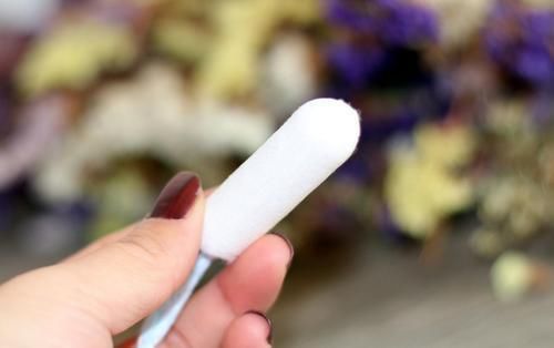 卡住|16岁少女，偷用卫生棉条卡住，去医院求助，医生哭笑不得：用错了