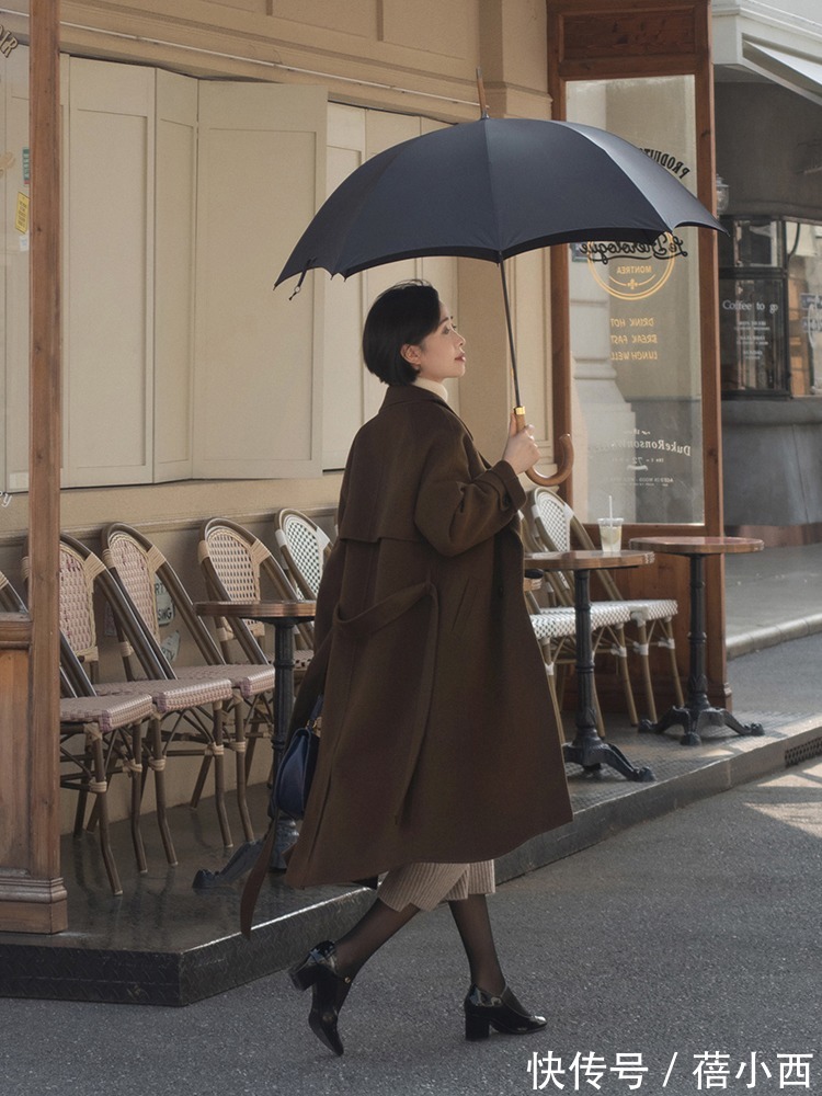 大衣 为什么有的人穿大衣不显老?不仅因为颜值,关键在于气质和懂搭配