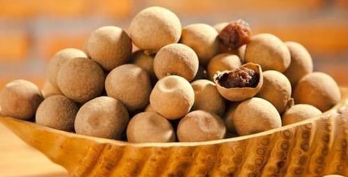 女性到了中年，每晚堅持吃幾種食物，美白肌膚，增強免疫力