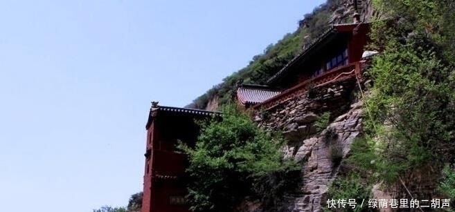 这个建于绝壁间隙中的中国奇观，险比悬空寺