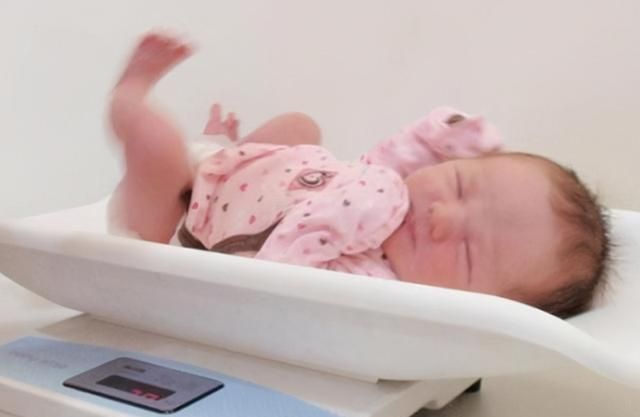 宝妈|宝宝出生后,为什么护士要报体重?得知原因后令人感动