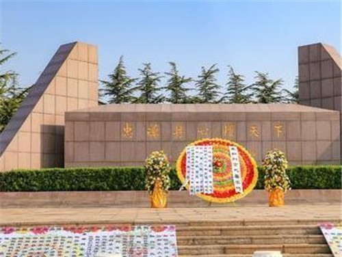 无名英雄|只因一句承诺，92岁老人为无名英雄守墓74年，如今终等来奇迹出现