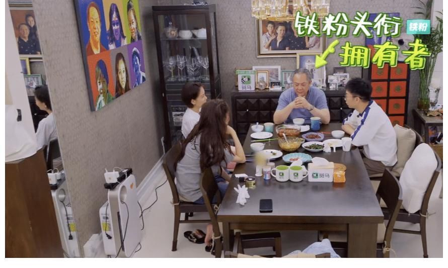 宋妍霏父母瞧不上杨迪？不做饭仅用咸菜款待，富人眼里明星不算啥