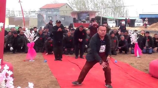 外甥女|有种尴尬叫做“辈分差”,外甥女去幼儿园接舅舅,却被当作孩子妈