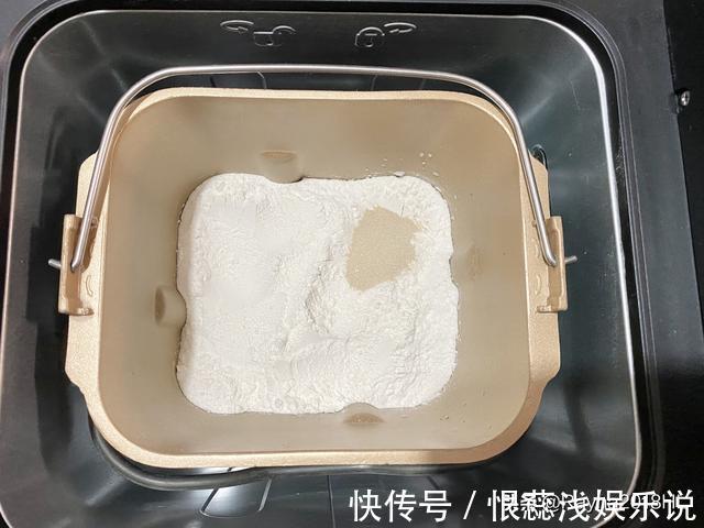 方形|适合夏季的淡咸味快手小餐包,松软咸香,营养丰富,好做又好吃