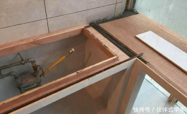 儿媳|老瓦工非用“土砖”做整体厨房,儿媳一脸嫌弃!完工后才知高档货!