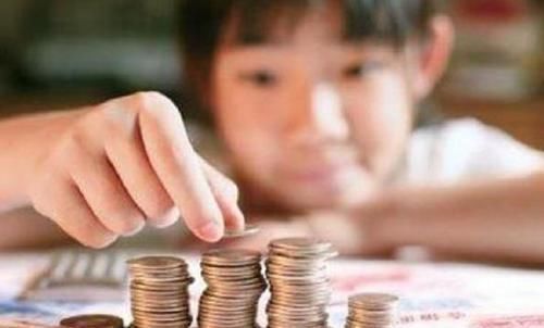 爸爸公司|爸爸公司破产,8岁儿子拿私房钱“江湖救急”,父母一看数额惊了