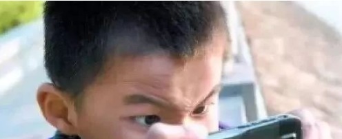 母亲|“妈妈,我玩一会手机”,这位母亲的做法,让孩子主动远离手机